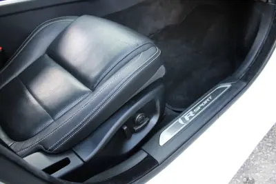 Jaguar XE 2018 - 17900 EUR, 184933 km - AUTO.MOTO.pt - 184933km - foto 10 de 18