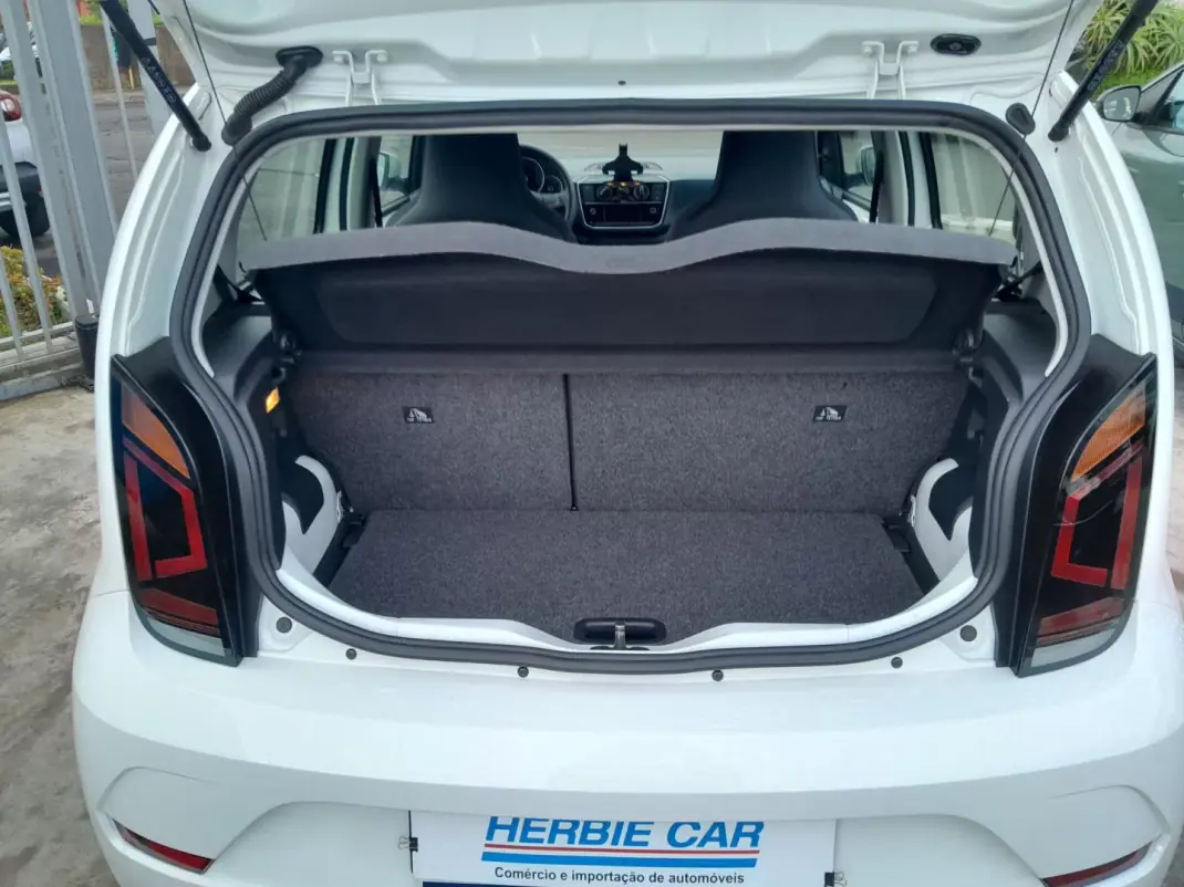 Volkswagen Up! 2024 - 15900 EUR, 43000 km - AUTO.MOTO.pt - 43000km - foto 7 de 11