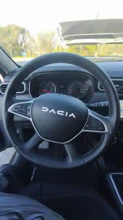 Dacia Duster 2023 - 20000 EUR, 27000 km - AUTO.MOTO.pt - 27000km - foto 18 de 22