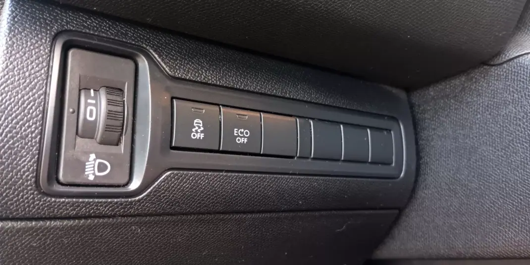 Peugeot 308 SW 2017 - 10900 EUR, 119000 km - AUTO.MOTO.pt - 119000km - foto 14 de 17