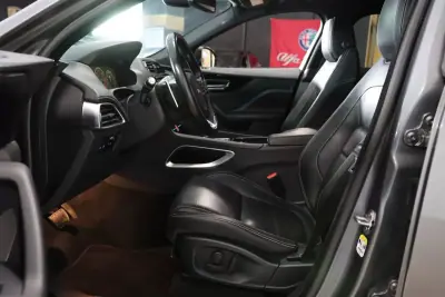 Jaguar F-Pace 2018 - 33900 EUR, 70000 km - AUTO.MOTO.pt - 70000km - foto 5 de 39