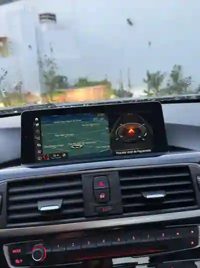 BMW 330e 2017 - 21900 EUR, 121 km - AUTO.MOTO.pt - 121km - foto 8 de 9