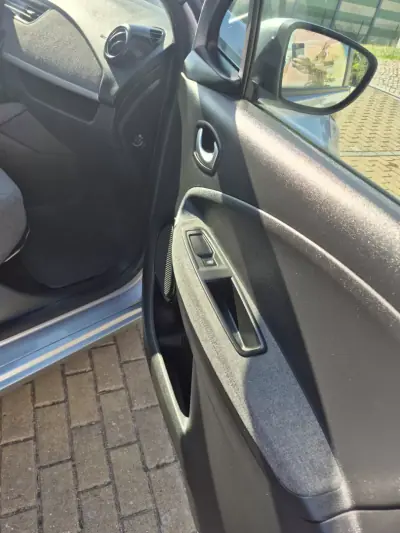 Renault Zoe 2020 - 12750 EUR, 133250 km - AUTO.MOTO.pt - 133250km - foto 26 de 29