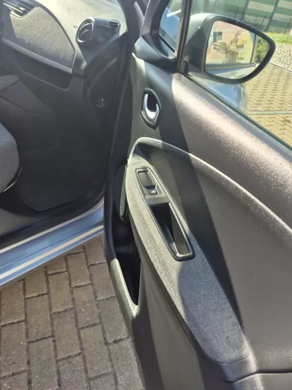Renault Zoe 2020 - 12750 EUR, 133250 km - AUTO.MOTO.pt - 133250km - foto 26 de 29
