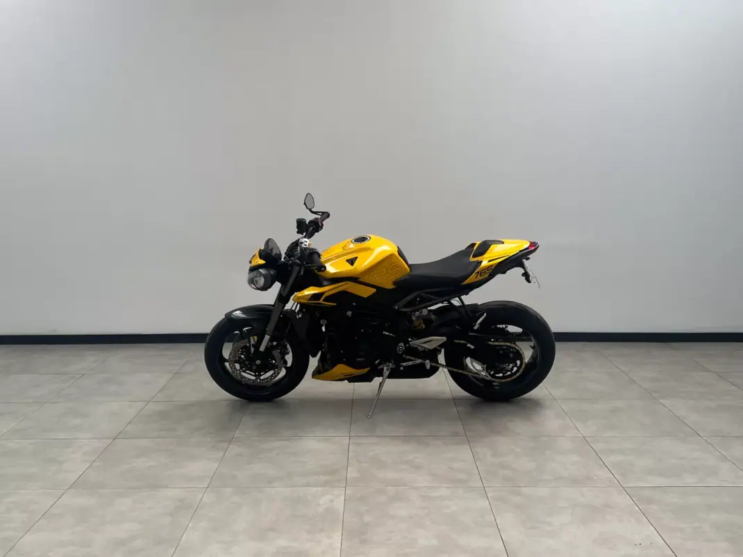 Triumph Street Triple 2024 - 9900 EUR, 24000 km - 24000km - foto 4 de 15