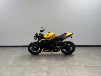 Triumph Street Triple 2024 - 9900 EUR, 24000 km - 24000km - foto 4 de 15