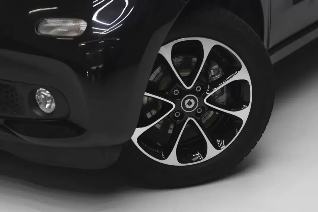 Smart ForFour 2015 - 9500 EUR, 155670 km - AUTO.MOTO.pt - 155670km - foto 13 de 36