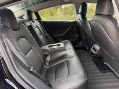 Tesla Model 3 2020 - 21500 EUR, 106000 km - AUTO.MOTO.pt - 106000km - foto 12 de 18