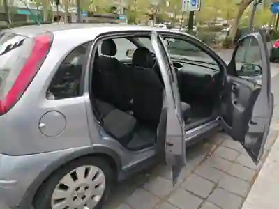 Opel Corsa 2004 - 3850 EUR, 285000 km - AUTO.MOTO.pt - 285000km - foto 3 de 18