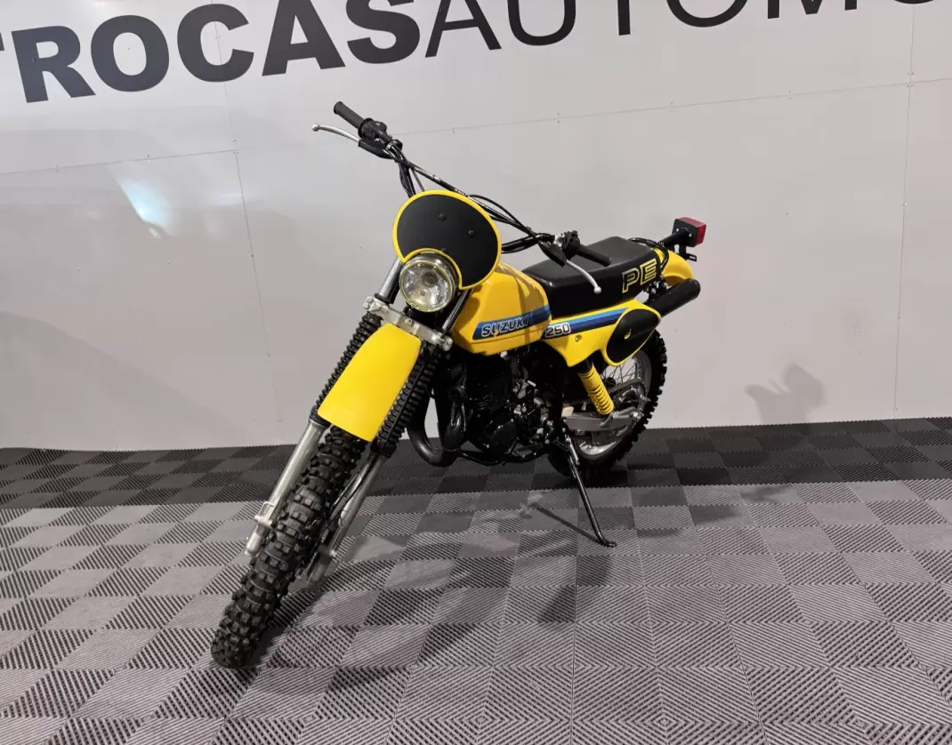 Suzuki Burgman 650 ABS Executive 1994 - 6750 EUR, 1500 km - 1500km - foto 11 de 17