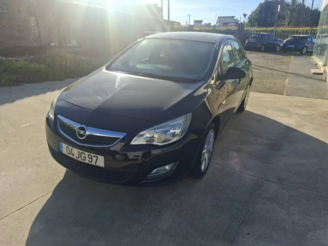 Opel Astra 2010 - 4760 EUR, 250168 km - AUTO.MOTO.pt - 250168km - foto 1 de 15