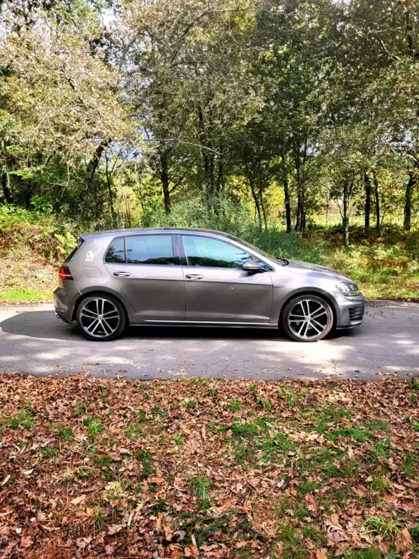 Volkswagen Golf 2015 - 16990 EUR, 218000 km - AUTO.MOTO.pt - 218000km - foto 7 de 25