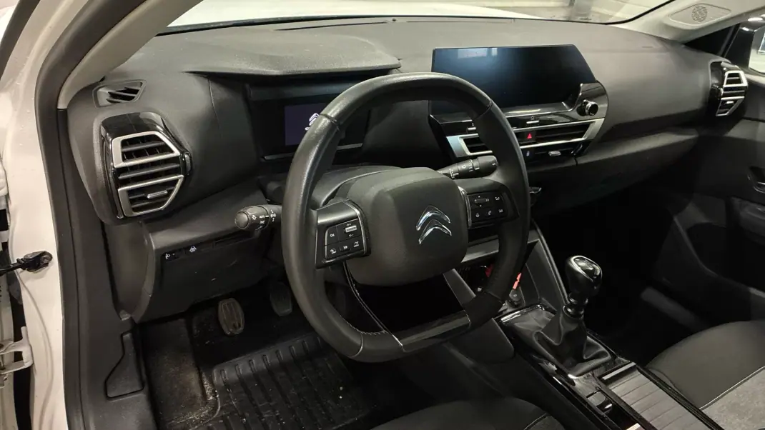 Citroën C4 2023 - 16500 EUR, 124000 km - AUTO.MOTO.pt - 124000km - foto 6 de 6