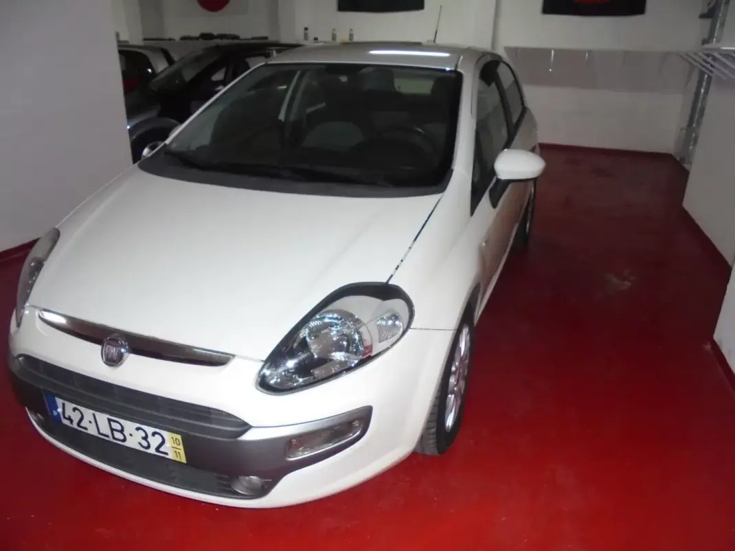 Fiat Punto 2010 - 5900 EUR, 147000 km - AUTO.MOTO.pt - 147000km - foto 3 de 28