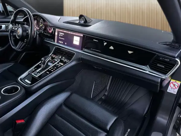 Porsche Panamera Sport Turismo 2021 - 79800 EUR, 95000 km - AUTO.MOTO.pt - 95000km - foto 9 de 20