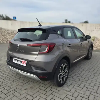 Renault Captur 2021 - 16900 EUR, 35450 km - foto 4 de 21