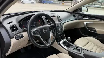 Opel Insignia 2016 - 13500 EUR, 164000 km - AUTO.MOTO.pt - 164000km - foto 37 de 61