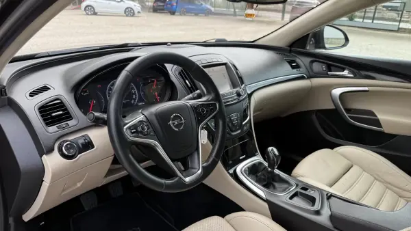 Opel Insignia 2016 - 12500 EUR, 164000 km - AUTO.MOTO.pt - 164000km - foto 37 de 61