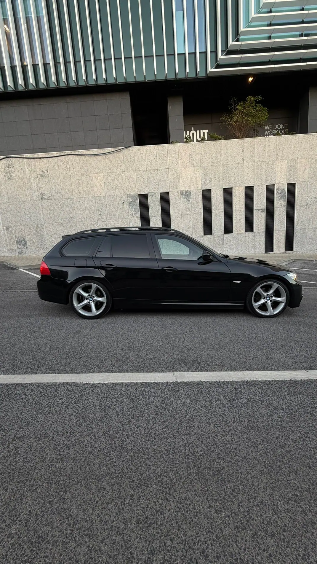 BMW 318 2008 - 9000 EUR, 248000 km - AUTO.MOTO.pt - 248000km - foto 8 de 14
