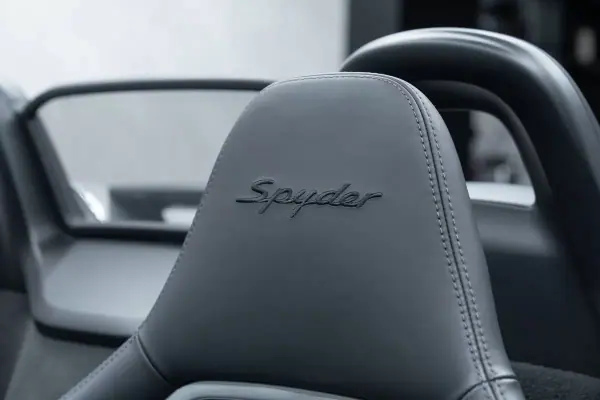 Porsche 718 Spyder 2020 - 124950 EUR, 16000 km - AUTO.MOTO.pt - 16000km - foto 26 de 52