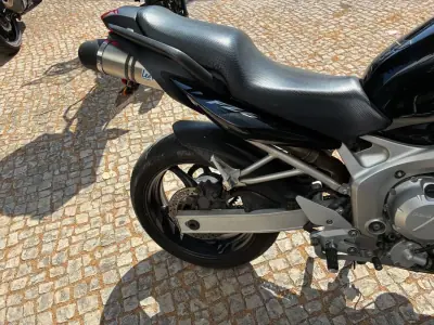 Yamaha FZ 07 2004 - 3250 EUR, 43561 km - AUTO.MOTO.pt - 43561km - foto 6 de 13