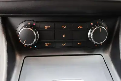 Mercedes-Benz GLA 200 2015 - 22900 EUR, 128425 km - AUTO.MOTO.pt - 128425km - foto 14 de 24