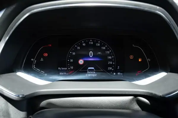 Renault Captur 2021 - 13999 EUR, 80600 km - AUTO.MOTO.pt - 80600km - foto 19 de 23