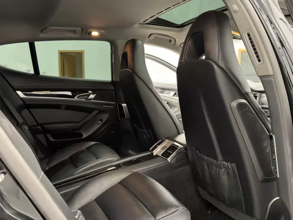 Porsche Panamera 2015 - 33990 EUR, 247000 km - AUTO.MOTO.pt - 247000km - foto 43 de 44