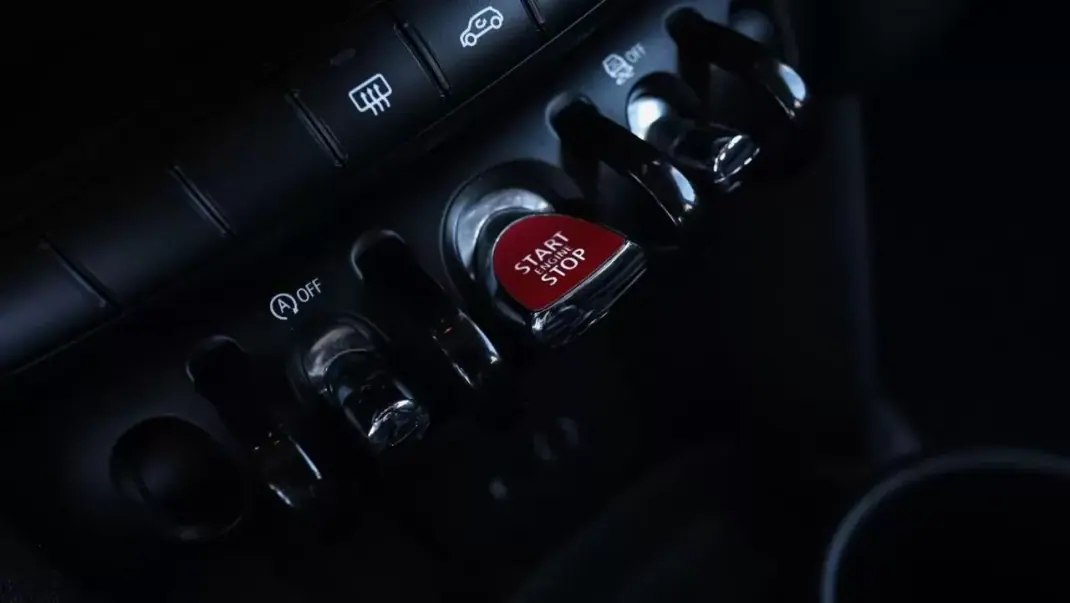 MINI 3 Portas 2016 - 13999 EUR, 89000 km - 89000km - foto 14 de 23