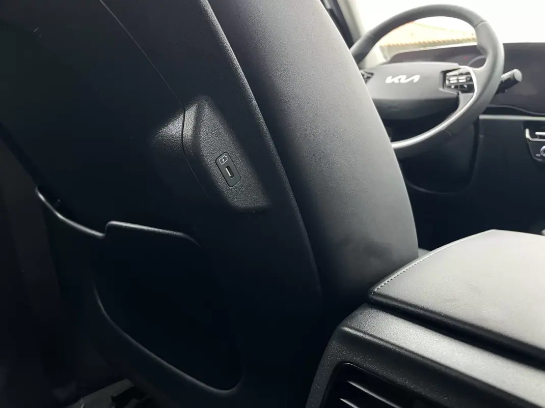 Kia Niro EV 2022 - 25850 EUR, 52642 km - AUTO.MOTO.pt - 52642km - foto 34 de 44