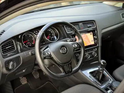 Volkswagen Golf Variant 2019 - 13590 EUR, 180000 km - AUTO.MOTO.pt - 180000km - foto 5 de 12