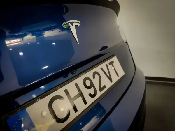 Tesla Model 3 2021 - 25990 EUR, 100000 km - AUTO.MOTO.pt - 100000km - foto 24 de 46