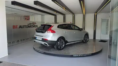 Volvo V40 Cross Country 2013 - 9900 EUR, 239930 km - AUTO.MOTO.pt - 239930km - foto 4 de 55