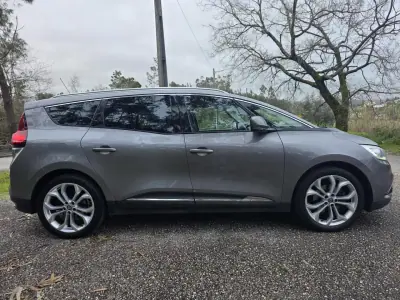 Renault Grand Scénic 2017 - 12750 EUR, 320000 km - AUTO.MOTO.pt - 320000km - foto 15 de 40