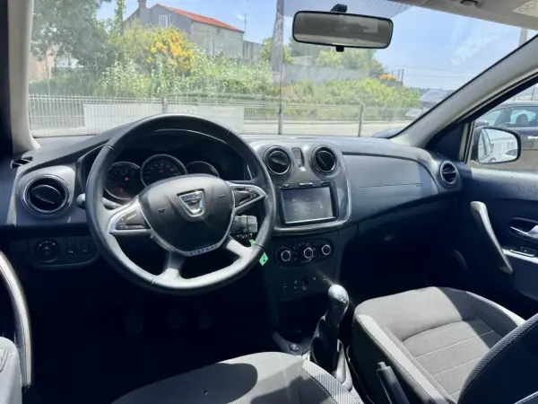 Dacia Sandero 2017 - 11500 EUR, 125170 km - AUTO.MOTO.pt - 125170km - foto 10 de 24