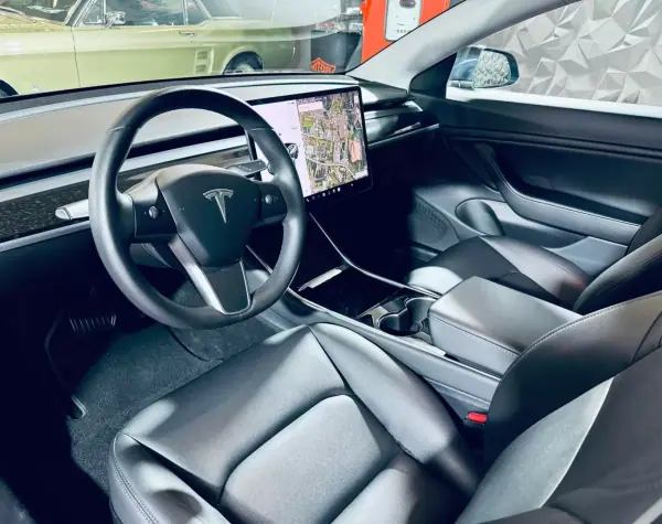 Tesla Model 3 2022 - 28990 EUR, 59195 km - AUTO.MOTO.pt - 59195km - foto 11 de 20