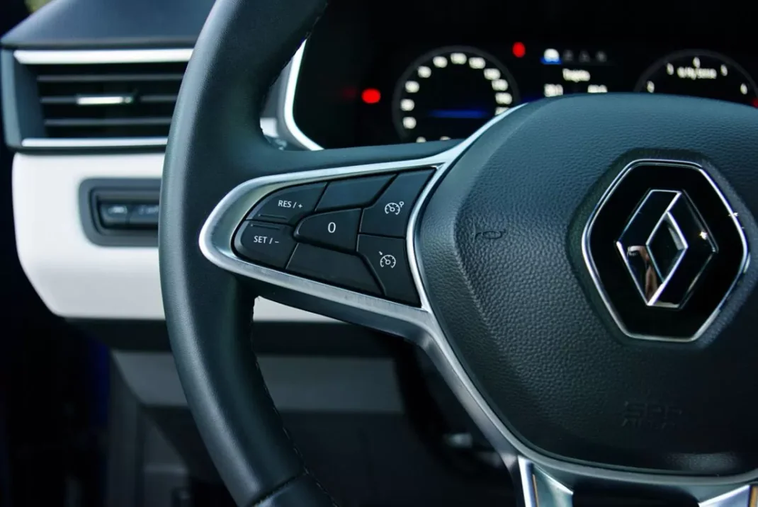 Renault Clio 2023 - 18900 EUR, 26048 km - AUTO.MOTO.pt - 26048km - foto 28 de 40