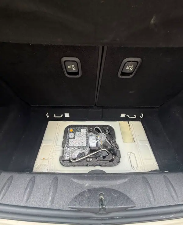 MINI Cooper 2013 - 7100 EUR, 250000 km - AUTO.MOTO.pt - 250000km - foto 7 de 8