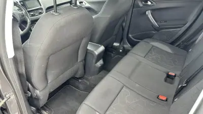 Peugeot 2008 2016 - 12900 EUR, 122000 km - AUTO.MOTO.pt - 122000km - foto 10 de 12