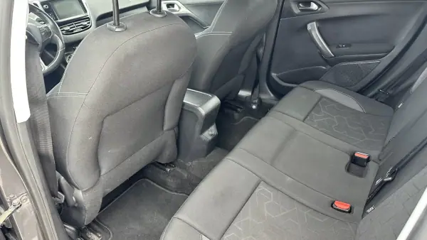 Peugeot 2008 2016 - 12900 EUR, 122000 km - AUTO.MOTO.pt - 122000km - foto 10 de 12
