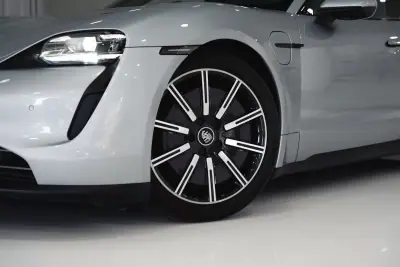 Porsche Taycan 2020 - 64950 EUR, 55941 km - AUTO.MOTO.pt - 55941km - foto 3 de 52