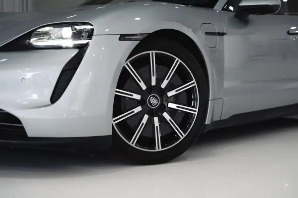 Porsche Taycan 2020 - 64950 EUR, 55941 km - AUTO.MOTO.pt - 55941km - foto 3 de 52