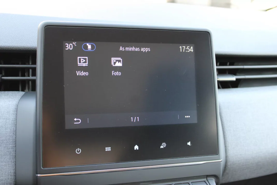 Renault Clio 2024 - 18750 EUR, 1753 km - AUTO.MOTO.pt - 1753km - foto 15 de 22