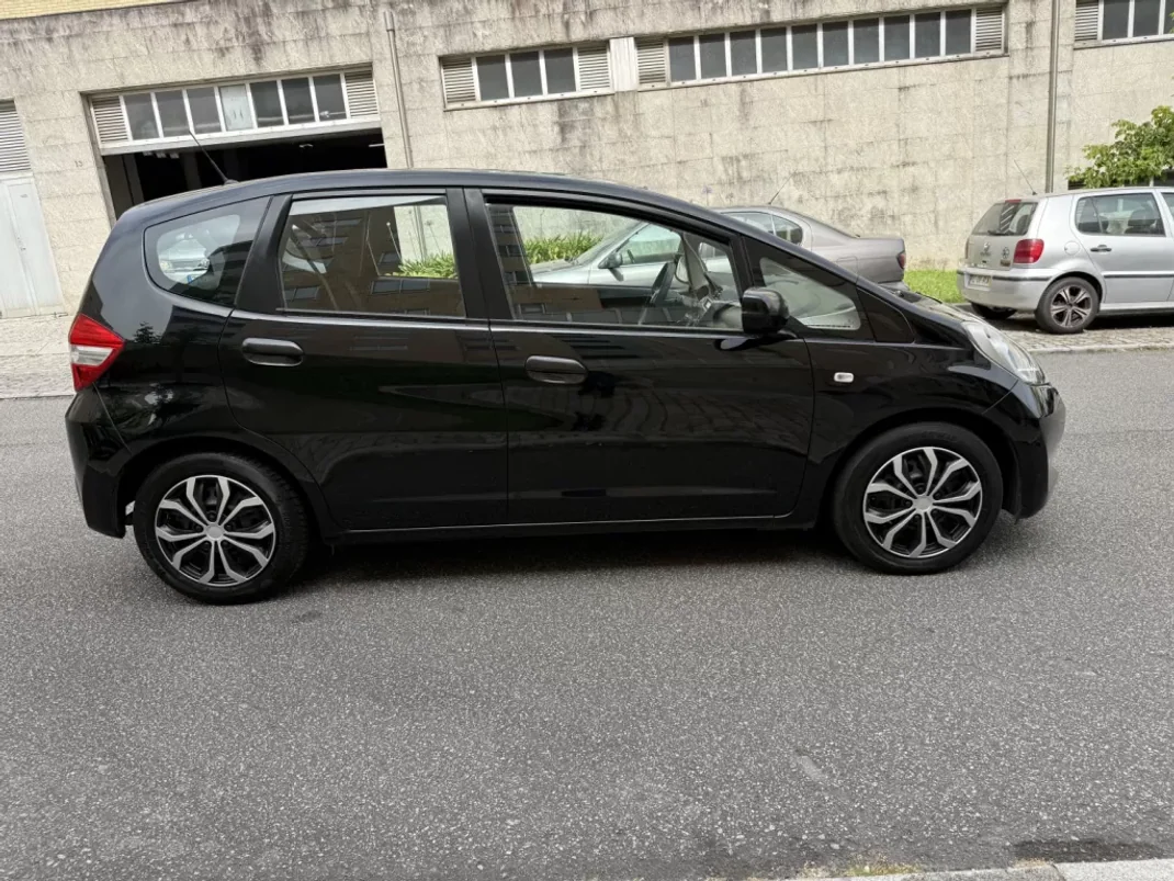 Honda Jazz 2013 - 8950 EUR, 139000 km - AUTO.MOTO.pt - 139000km - foto 7 de 15