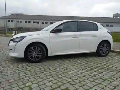 Peugeot 208 2022 - 12950 EUR, 14000 km - AUTO.MOTO.pt - 14000km - foto 5 de 9