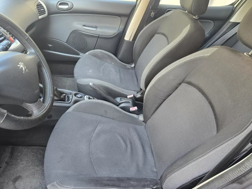 Peugeot 206 2011 - 4000 EUR, 254500 km - 254500km - foto 8 de 18