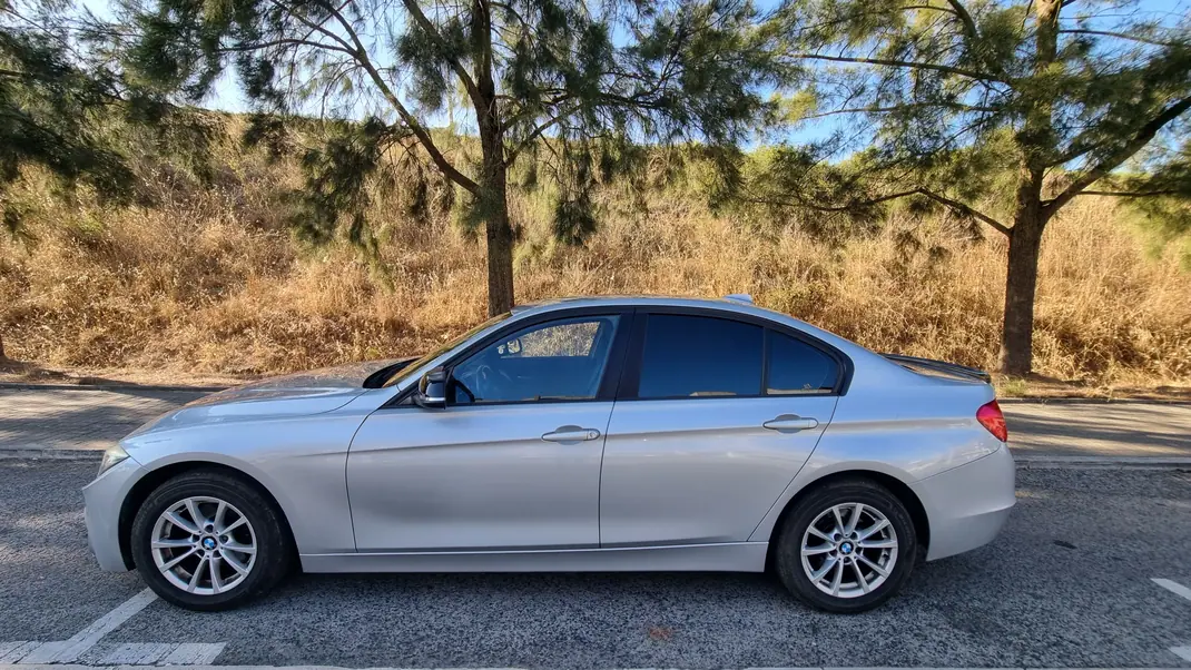 BMW 320 2012 - 12000 EUR, 241000 km - 241000km - foto 4 de 13