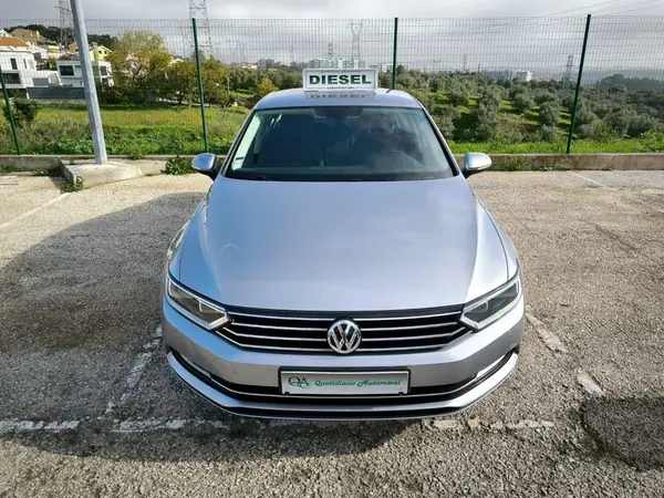 Volkswagen Passat 2019 - 19950 EUR, 155079 km - AUTO.MOTO.pt - 155079km - foto 17 de 60