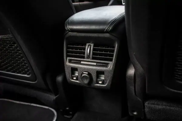 Citroën DS5 2013 - 8900 EUR, 242219 km - AUTO.MOTO.pt - 242219km - foto 31 de 38