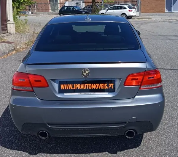BMW 320 2009 - 11990 EUR, 252500 km - AUTO.MOTO.pt - 252500km - foto 8 de 21